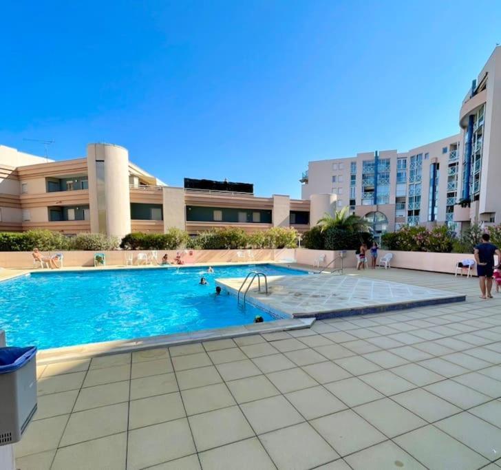 Joli Appartement Avec Piscine Сет Екстер'єр фото