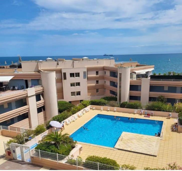 Joli Appartement Avec Piscine Сет Екстер'єр фото