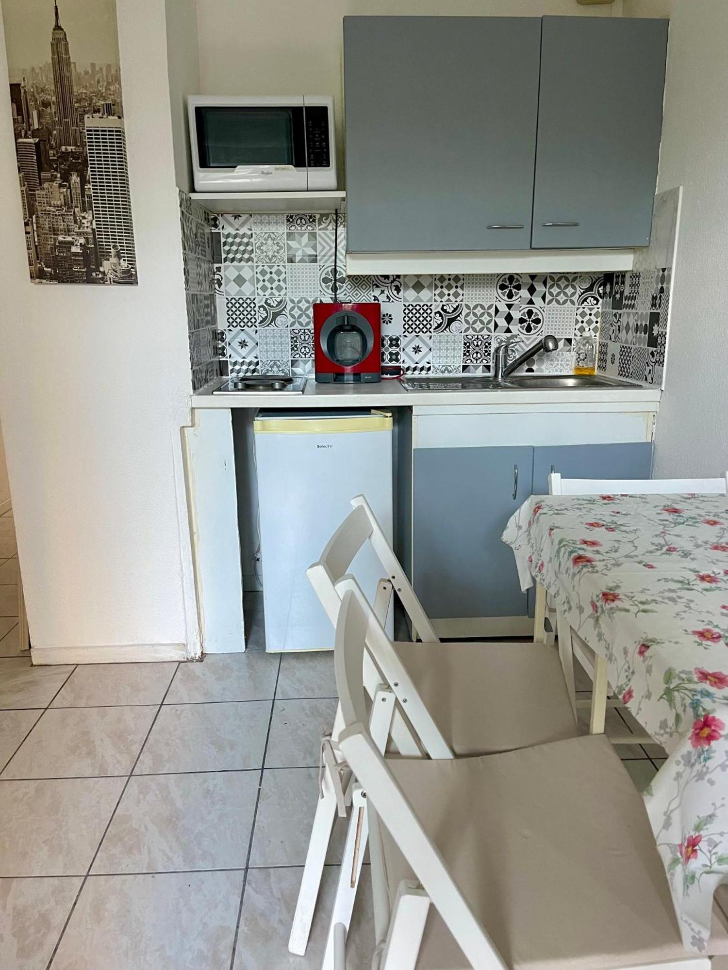 Joli Appartement Avec Piscine Сет Екстер'єр фото
